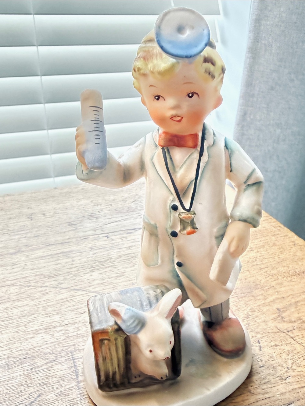 Vintage Lefton "Little Doctor" Figurine #1110 Hummel Style Vet Bunny